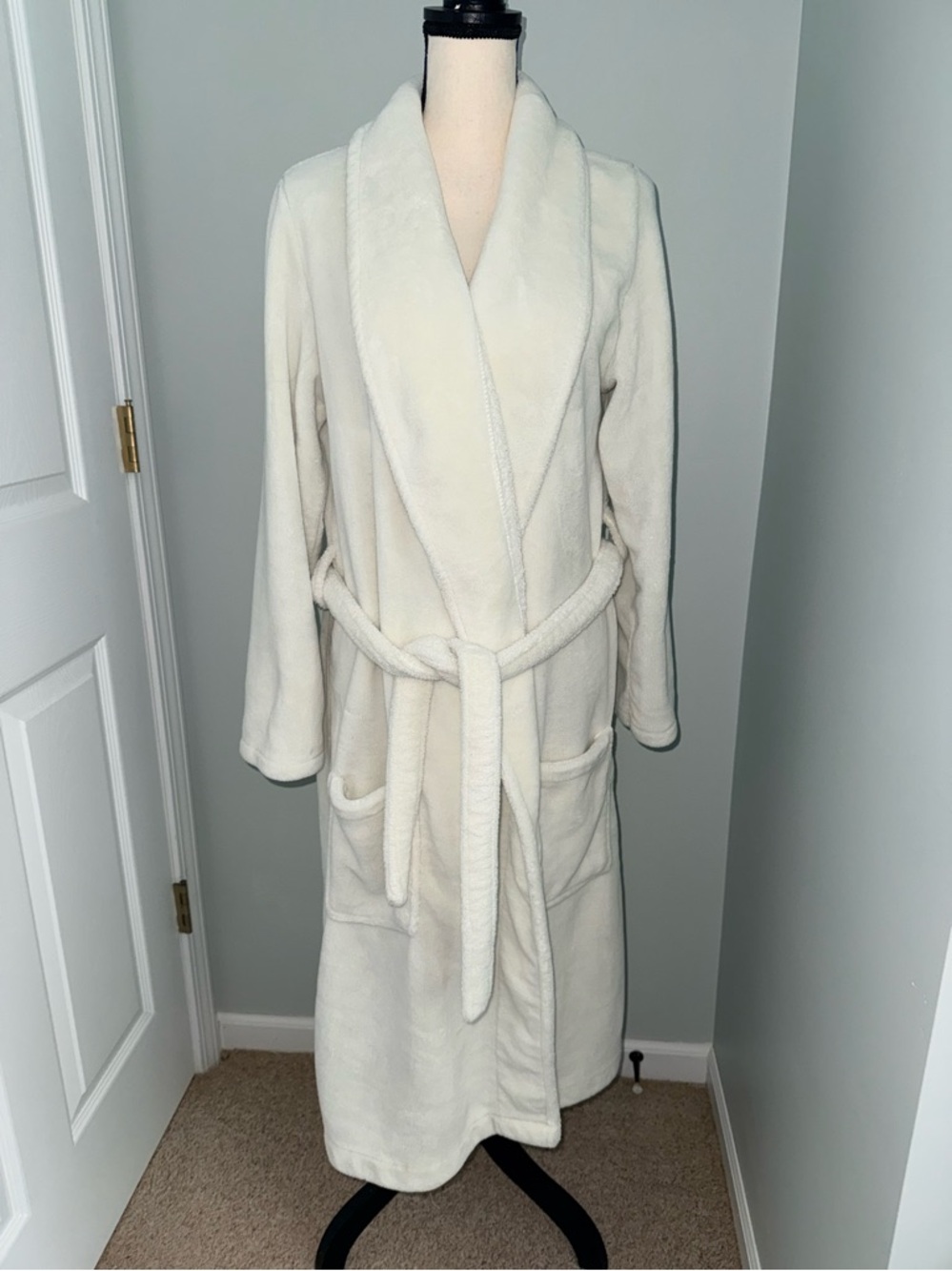 Soft Surroundings White plush robe size Medium